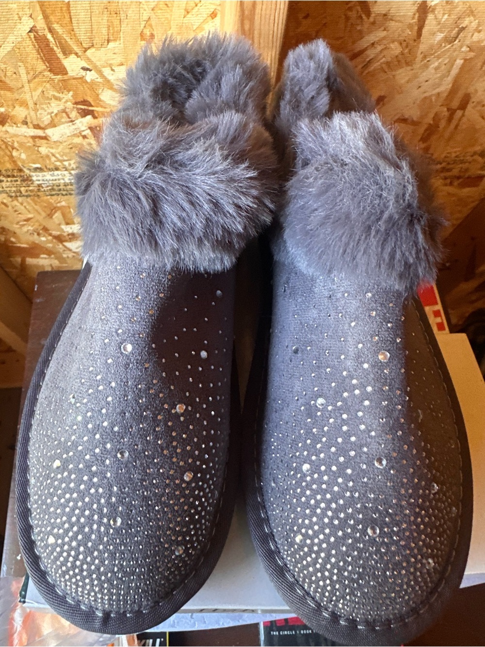 NEW. Women's Gray Faux-Fur Slip-On Slippers with Rhinestone Detail